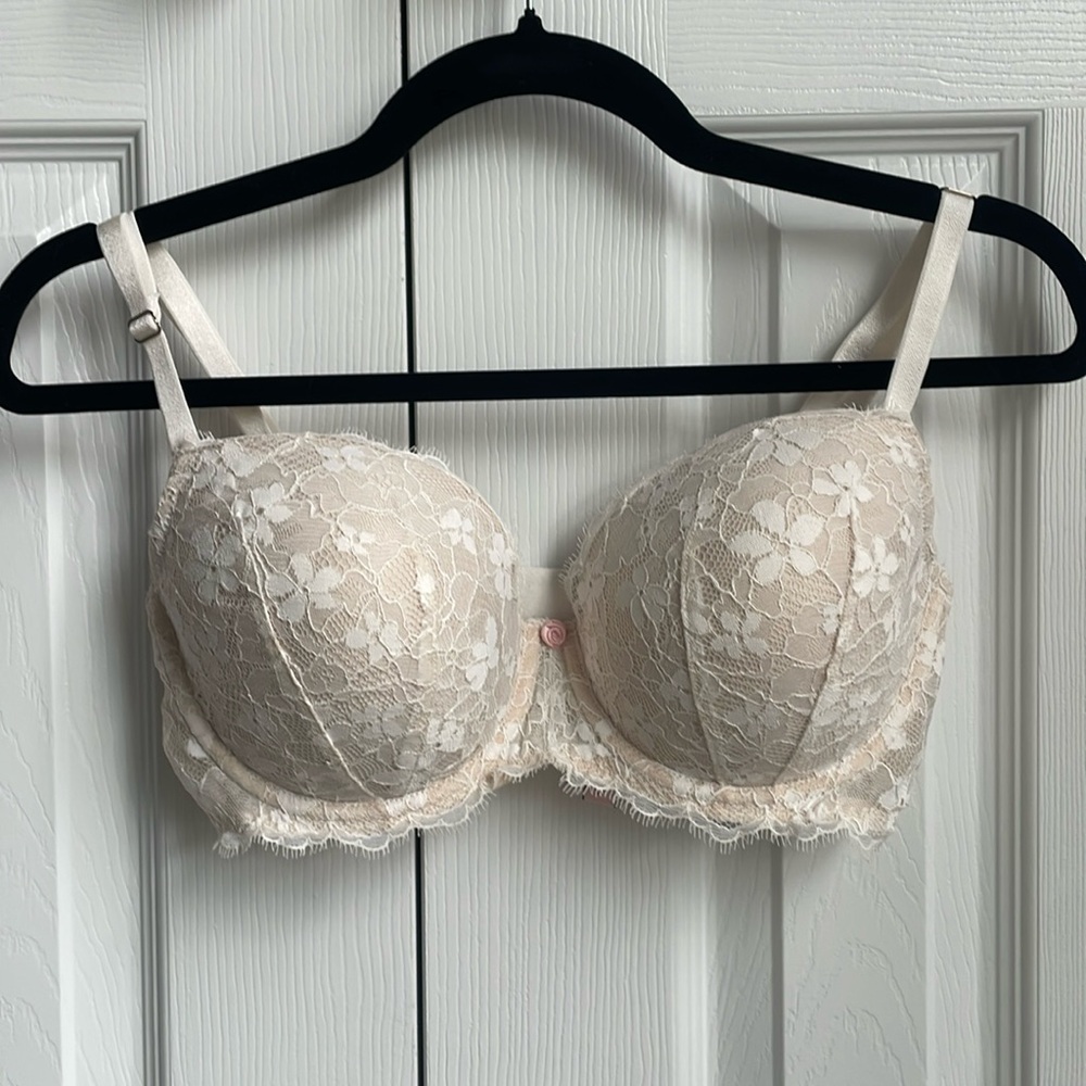 Victoria’s Secret “Dream Angels” lined demi bra in white/cream lace. 32DDD